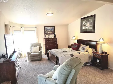 Bedroom - 1041 Midland Brg, Eugene, OR 97404 photo 1 of 7