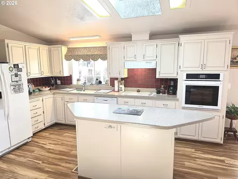 Kitchen - 1041 Midland Brg, Eugene, OR 97404 photo 1 of 6