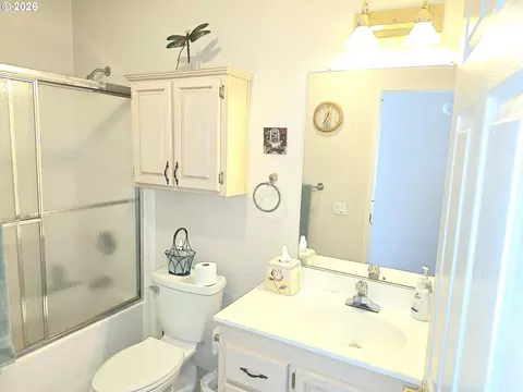 Bath - 1041 Midland Brg, Eugene, OR 97404 photo 1 of 6