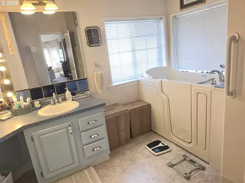 Bath - 1041 Midland Brg, Eugene, OR 97404 photo 5 of 6