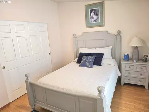 Bedroom - 1041 Midland Brg, Eugene, OR 97404 photo 6 of 7
