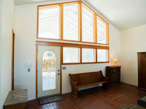 Entry Way - 906 Mckenzie Crest Dr, Springfield, OR 97477 photo 1 of 3