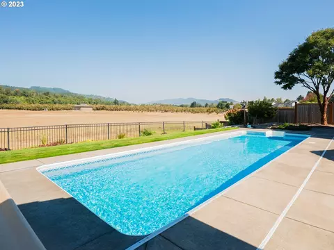 Exterior - 906 Mckenzie Crest Dr, Springfield, OR 97477 photo 7 of 13