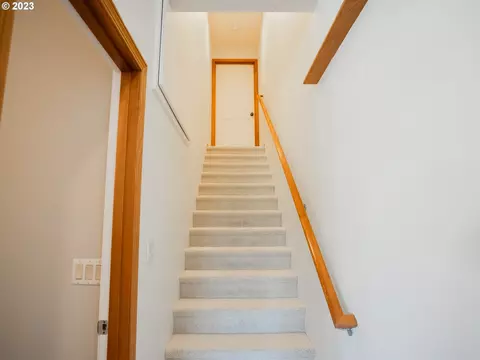 Entry Way - 906 Mckenzie Crest Dr, Springfield, OR 97477 photo 3 of 3