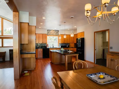 Kitchen - 906 Mckenzie Crest Dr, Springfield, OR 97477 photo 1 of 2