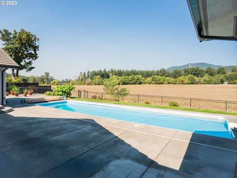 Exterior - 906 Mckenzie Crest Dr, Springfield, OR 97477 photo 6 of 13