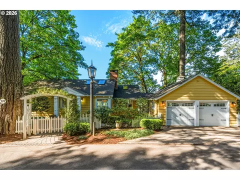 577 Middlecrest Rd, Lake Oswego, OR 97034