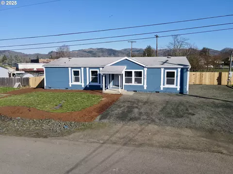 4207 Hanna St, Roseburg, OR 97471