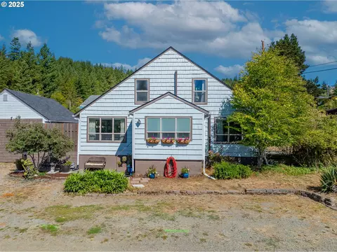 1753 20th St, Myrtle Point, OR 97458