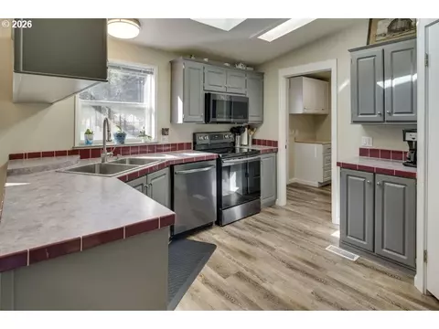 17575 Sutter St, La Pine, OR 97739 photo 7