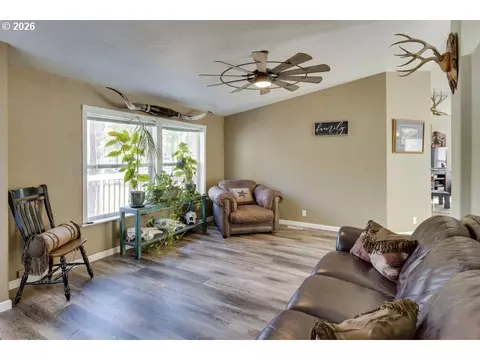 17575 Sutter St, La Pine, OR 97739 photo 3