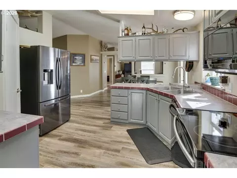 17575 Sutter St, La Pine, OR 97739 photo 9