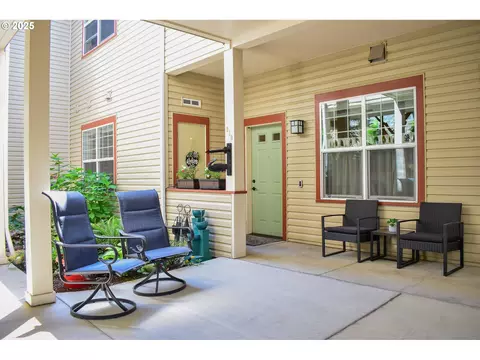 910 Mountain Meadows Cir, Ashland, OR 97520