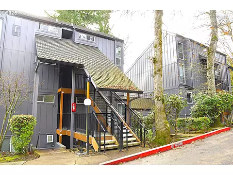 100 Kerr Pkwy #30, Lake Oswego, OR 97035