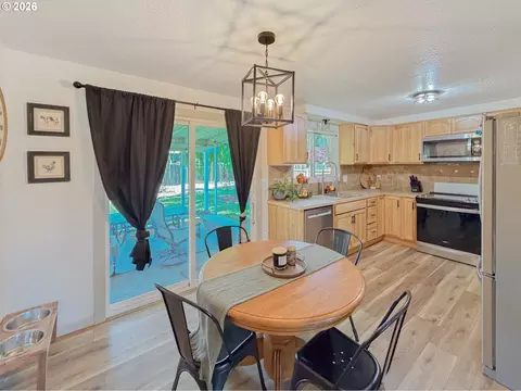 Kitchen - 876 Welcome Way, Eugene, OR 97402 photo 2 of 5