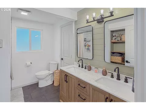 Bath - 876 Welcome Way, Eugene, OR 97402 photo 1 of 8