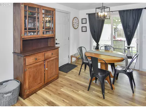 Dining - 876 Welcome Way, Eugene, OR 97402 photo 1 of 1