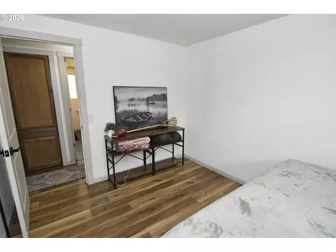 Bedroom - 876 Welcome Way, Eugene, OR 97402 photo 5 of 5