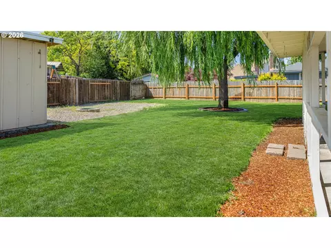 Exterior - 876 Welcome Way, Eugene, OR 97402 photo 4 of 10