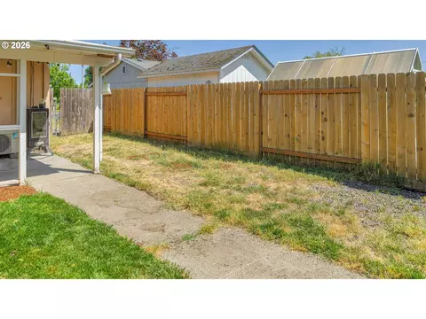 Exterior - 876 Welcome Way, Eugene, OR 97402 photo 10 of 10