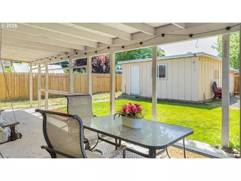 Exterior - 876 Welcome Way, Eugene, OR 97402 photo 3 of 10