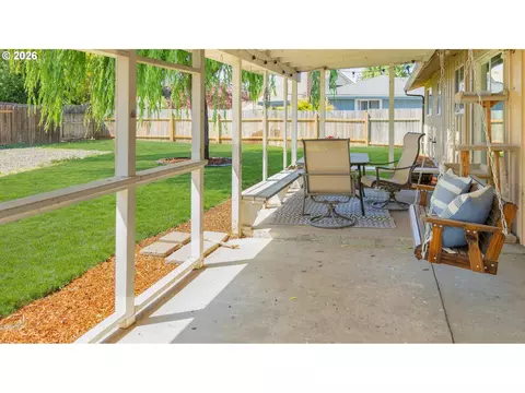 Exterior - 876 Welcome Way, Eugene, OR 97402 photo 2 of 10