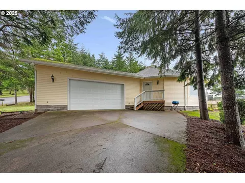 1101 Blanco Ave, Coos Bay, OR 97420
