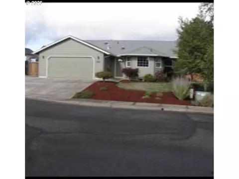 1066 SW Aspen Ln, Dallas, OR 97338
