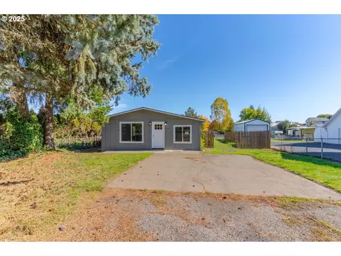 204 S 3rd St, Carlton, OR 97111