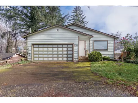 916 NE Douglas St, Newport, OR 97365