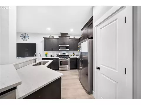 Kitchen - 2907 S Heather St, Cornelius, OR 97113 photo 1 of 5