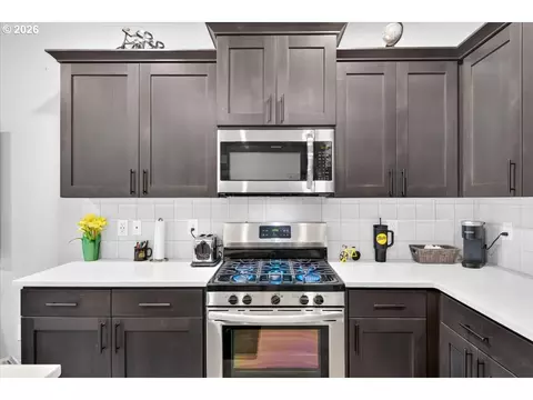 Kitchen - 2907 S Heather St, Cornelius, OR 97113 photo 2 of 5