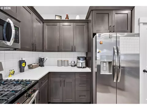 Kitchen - 2907 S Heather St, Cornelius, OR 97113 photo 4 of 5