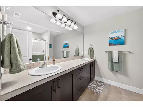Bath - 2907 S Heather St, Cornelius, OR 97113 photo 2 of 4