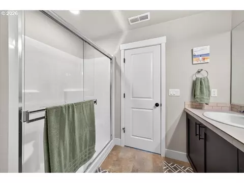 Bath - 2907 S Heather St, Cornelius, OR 97113 photo 3 of 4