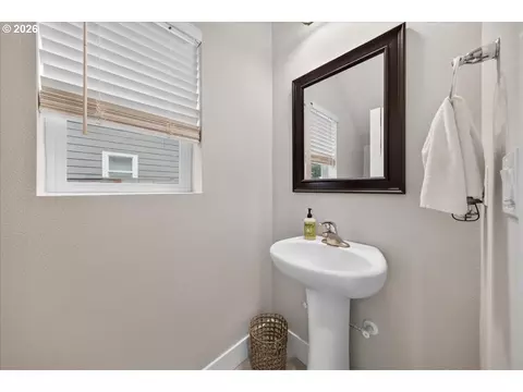 Bath - 2907 S Heather St, Cornelius, OR 97113 photo 1 of 4