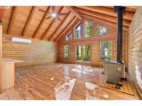 Living - 22833 E Winnie Rd, Rhododendron, OR 97049 photo 1 of 4