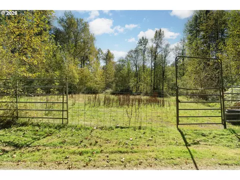 Exterior - 22833 E Winnie Rd, Rhododendron, OR 97049 photo 11 of 12