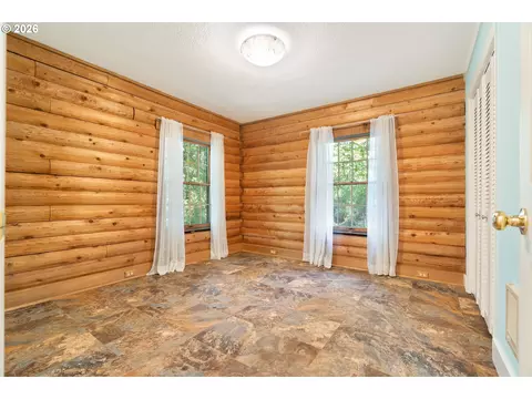 Bedroom - 22833 E Winnie Rd, Rhododendron, OR 97049 photo 3 of 3