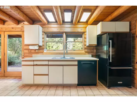 Kitchen - 22833 E Winnie Rd, Rhododendron, OR 97049 photo 3 of 3