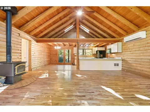 Living - 22833 E Winnie Rd, Rhododendron, OR 97049 photo 4 of 4