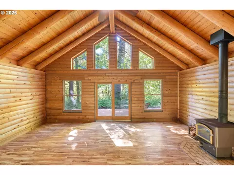 Living - 22833 E Winnie Rd, Rhododendron, OR 97049 photo 2 of 4
