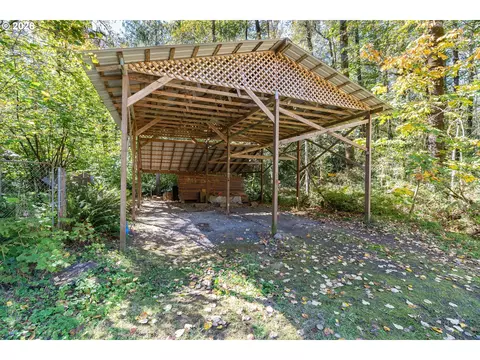 Exterior - 22833 E Winnie Rd, Rhododendron, OR 97049 photo 7 of 12