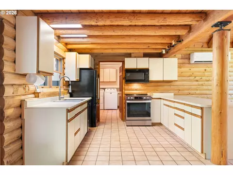 Kitchen - 22833 E Winnie Rd, Rhododendron, OR 97049 photo 1 of 3