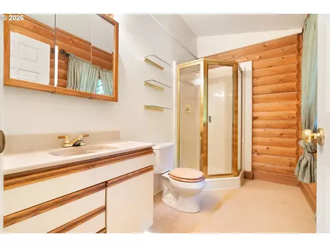 Bath - 22833 E Winnie Rd, Rhododendron, OR 97049 photo 2 of 2