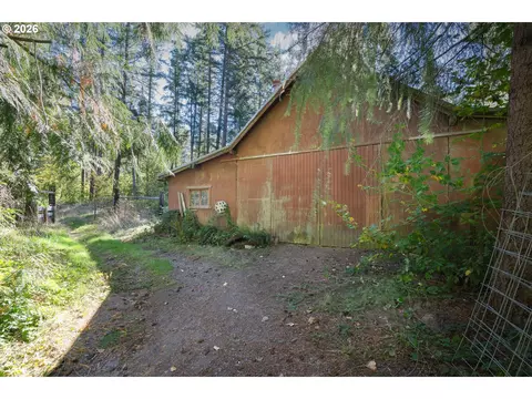 Exterior - 22833 E Winnie Rd, Rhododendron, OR 97049 photo 9 of 12