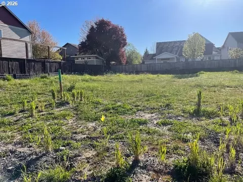 2242 NW Fendle Way, Mcminnville, OR 97128