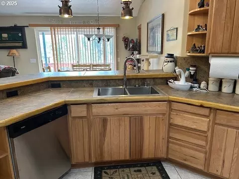 139957 Pine Creek Loop, Crescent Lake, OR 97733 photo 14