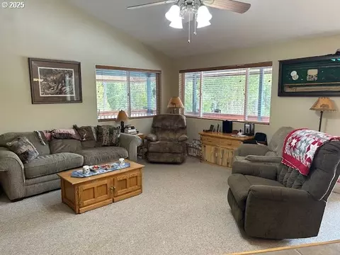 139957 Pine Creek Loop, Crescent Lake, OR 97733 photo 4