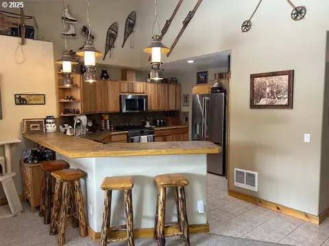 139957 Pine Creek Loop, Crescent Lake, OR 97733 photo 12